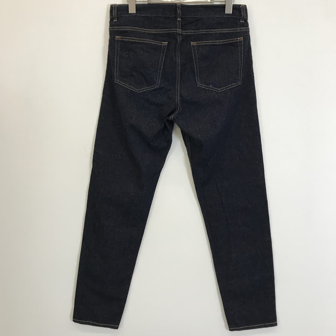 COS 코스 레귤러핏 미드라이즈 테이퍼드 데님 [30x32] 상품이미지3