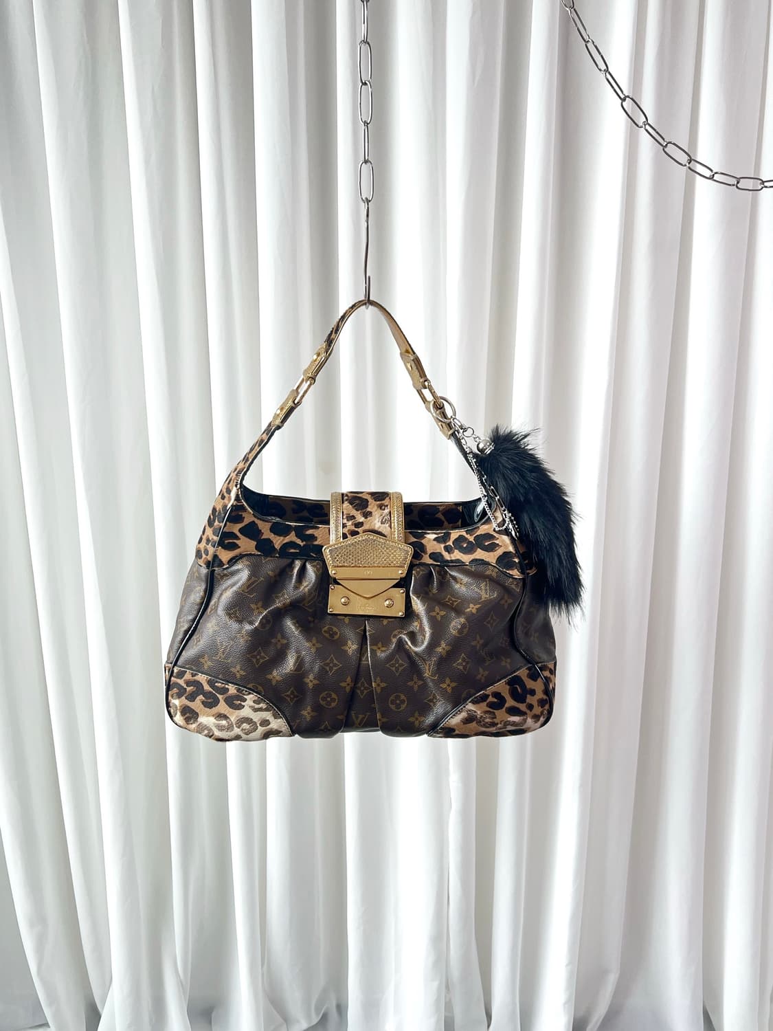 루이비통 SS06 리미티드 에디션 레오파드 폴리 포니 헤어 숄더백 상품이미지1