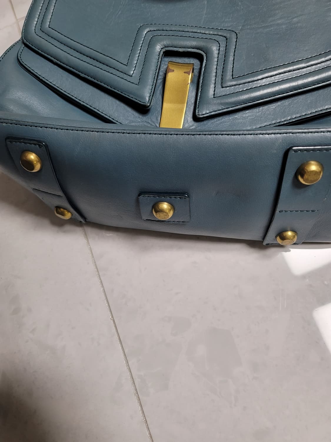 조이그라이슨 나오미 크로스백 진한하늘색

 상품이미지5