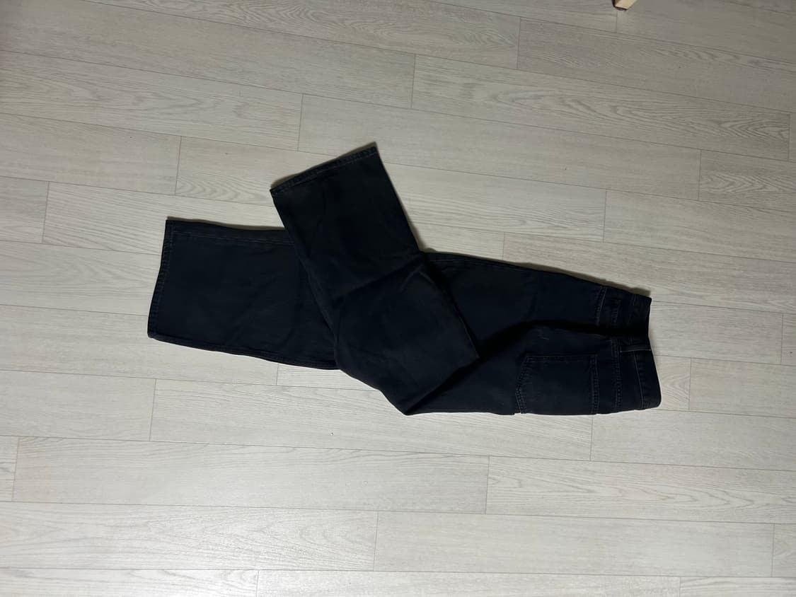 유니클로 흑청 루즈스트레이트핏 진 (32) 상품이미지2