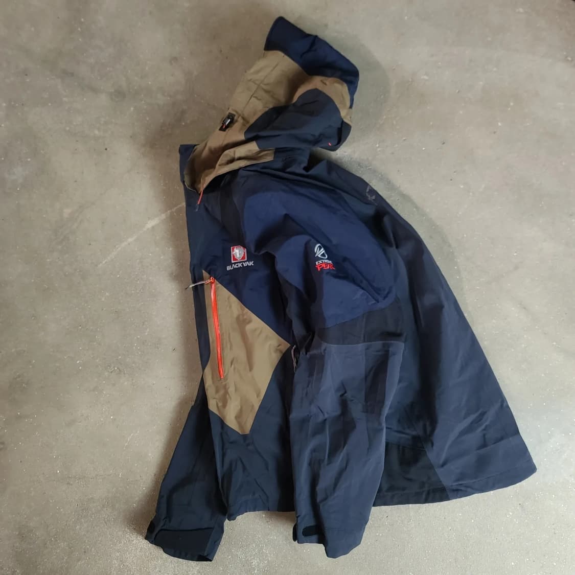Black Yak Gore-Tex Windbreaker 상품이미지2