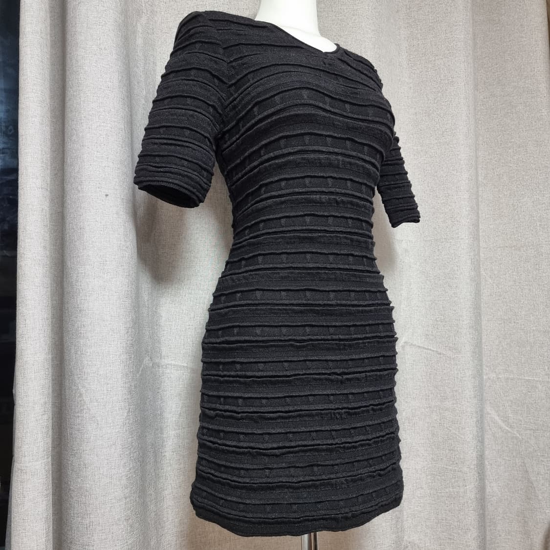 모조에스핀 시퀸 스판 니트 원피스 (55) 상태최상 상품이미지2