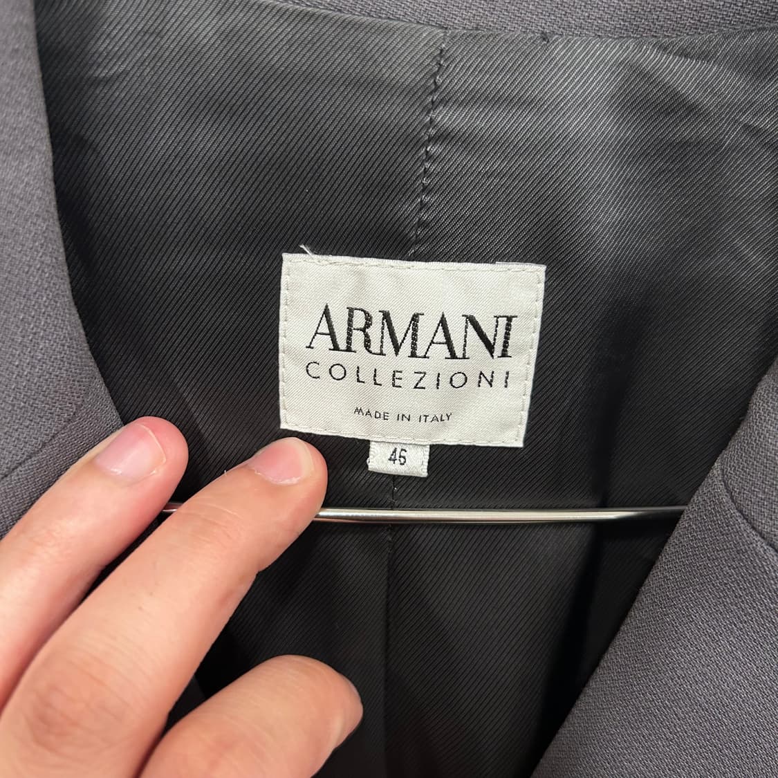 아르마니 콜레찌오니 쓰리버튼 크롭 블레이져 상품이미지3