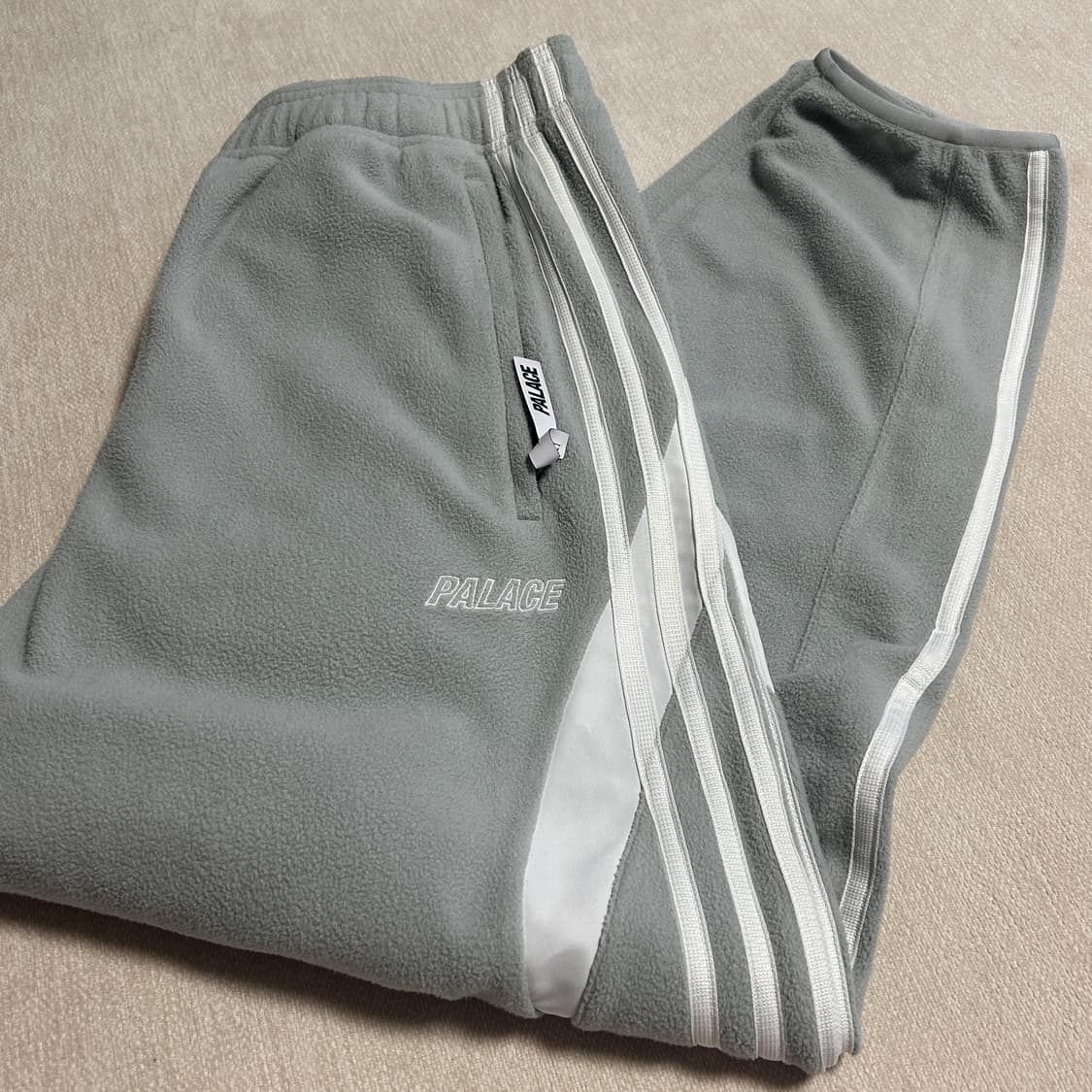 팔라스 x 아디다스 조거 팬츠 (플리스소재) 상품이미지4