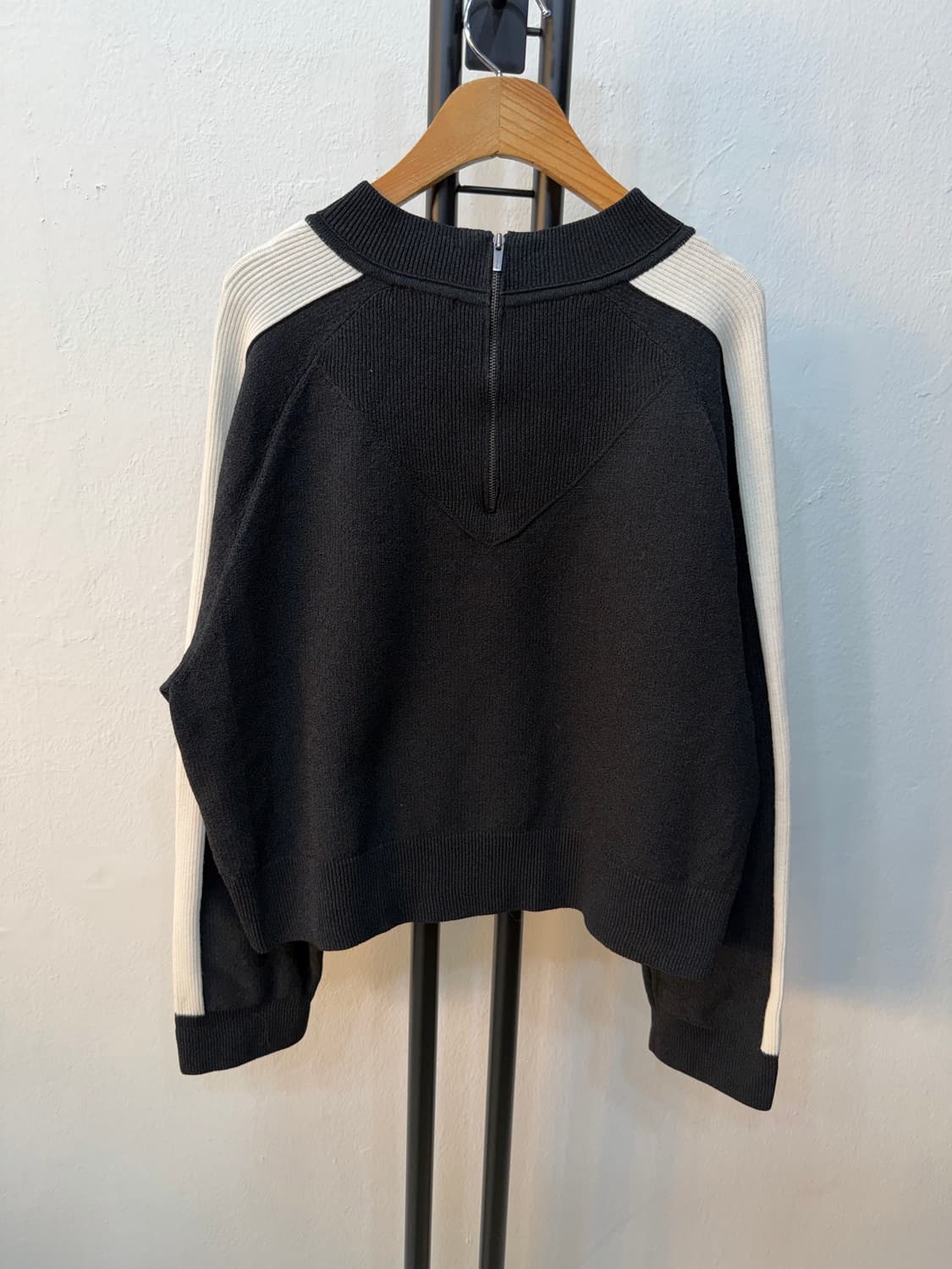 정품) 시스템 한섬 23ss TRÔNER 오버핏 크롭 니트 F  상품이미지4