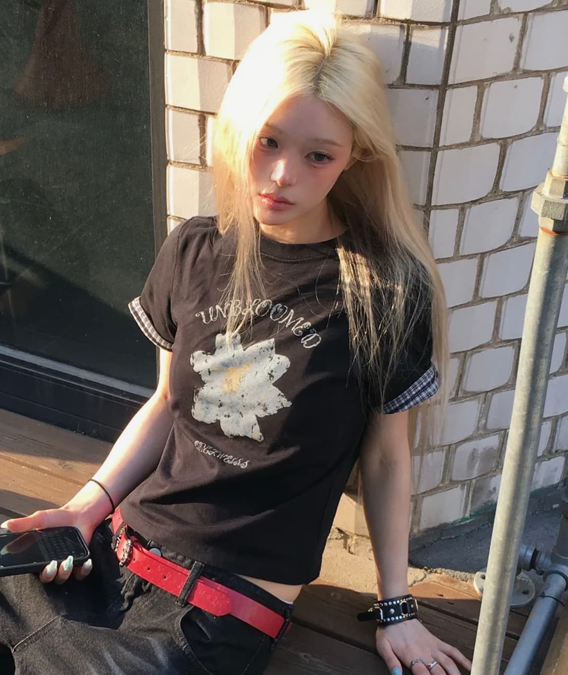 드라이 플라워 크롭 롤업 티셔츠 [블랙] 상품이미지1