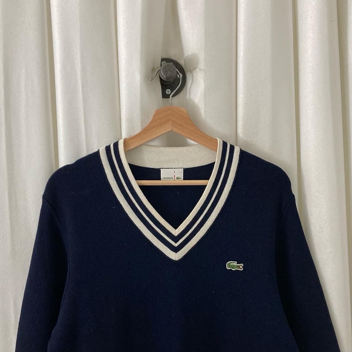 라코스테 네이비 화이트 라인포인트 브이넥 니트 상품이미지2