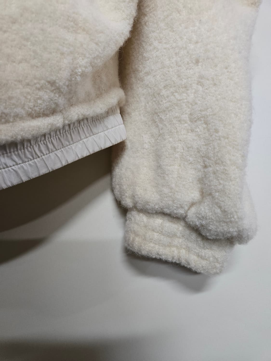 The CASHMERE 한섬  아이보리 구스 숏패딩 82-94-160 상품이미지4