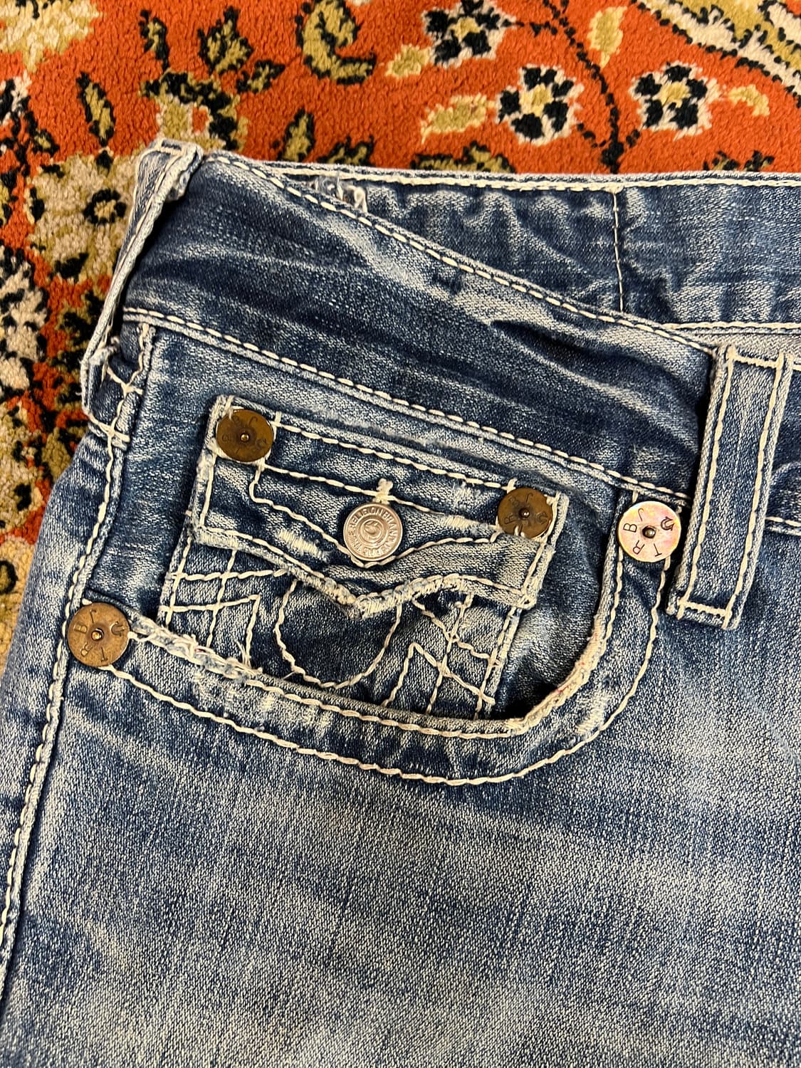 [32] 트루릴리전 조이 빅 티 부츠컷 플레어 데님 팬츠 상품이미지3