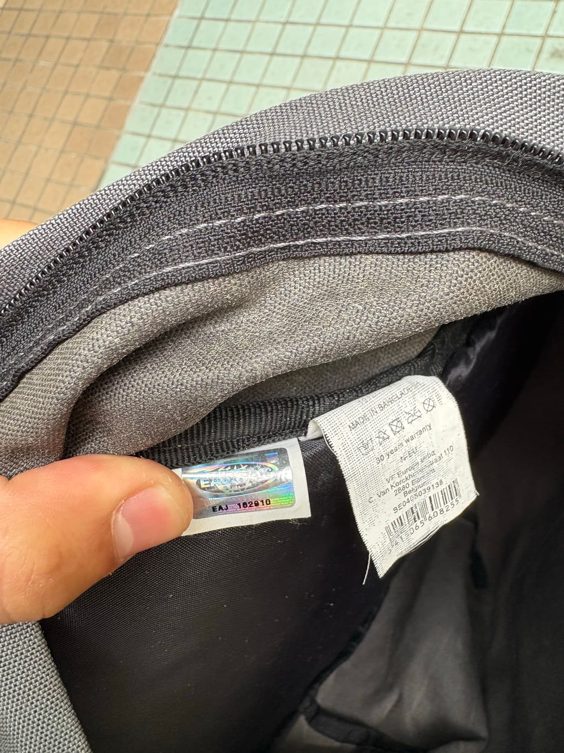 이스트팩 백팩 그레이 상품이미지3