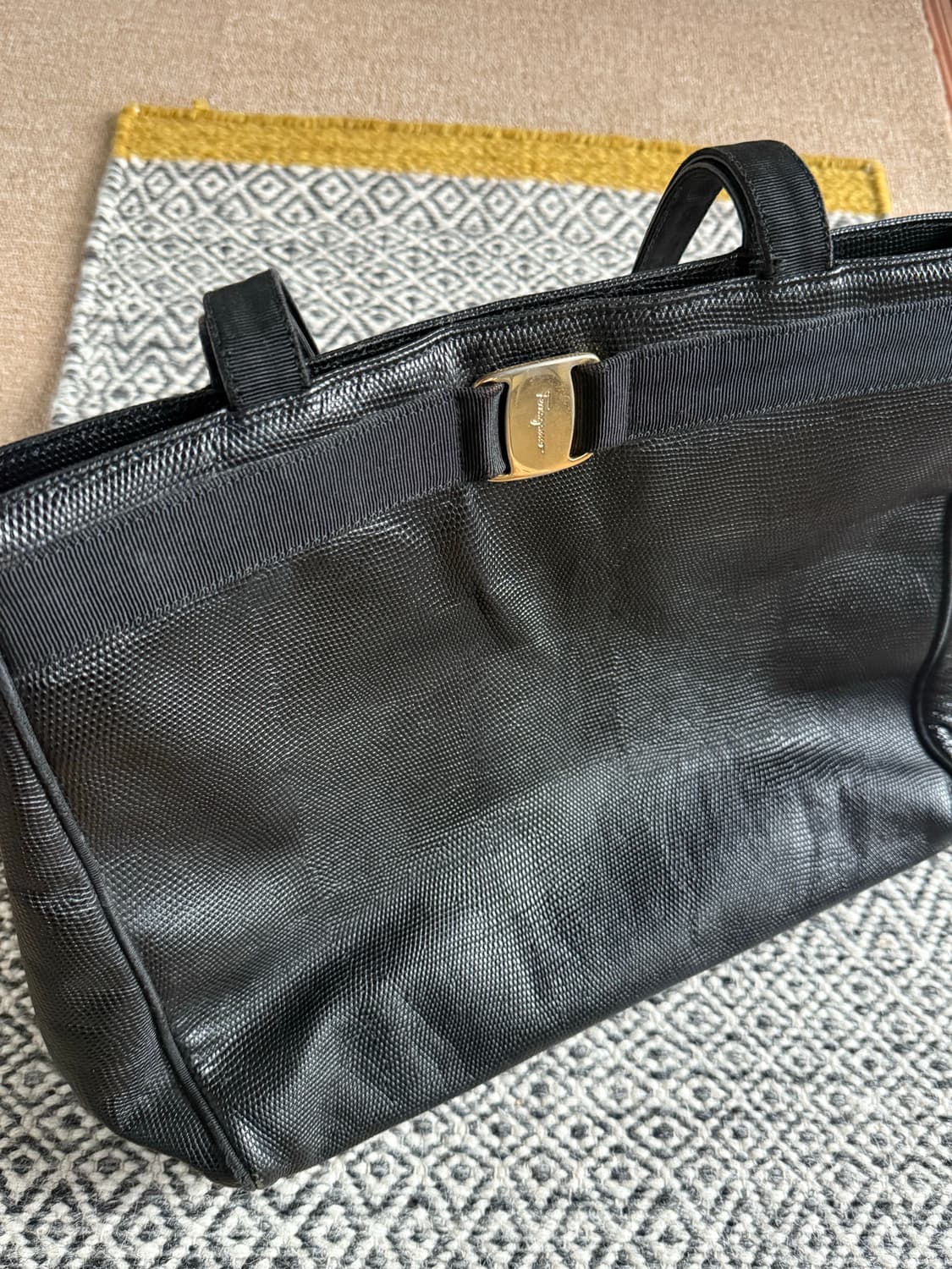 페레가모 빅 숄더백 상품이미지3