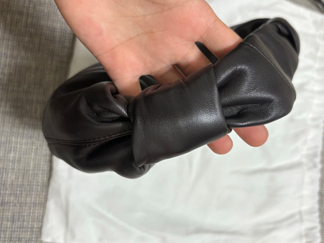 르메르 미니 포춘백 다크초콜릿 판매해요 상품이미지4