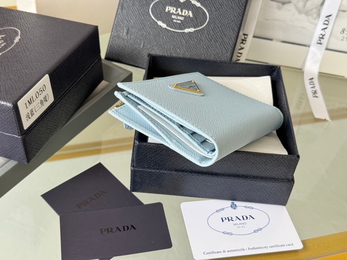 프라다 사피아노 재질 반지갑 판매합니다~!
 상품이미지4