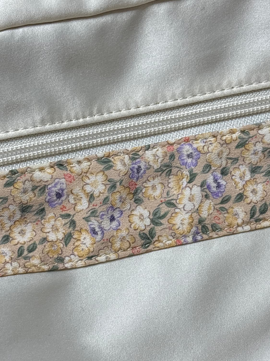 Ovuni 아이보리 새틴 백팩 🤍 빈티지 플라워 포인트 상품이미지5