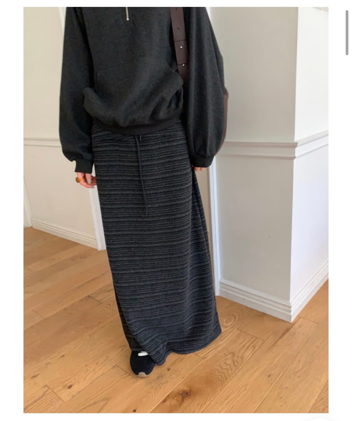 유이니 기모 차콜 스트라이프 롱스커트 상품이미지1