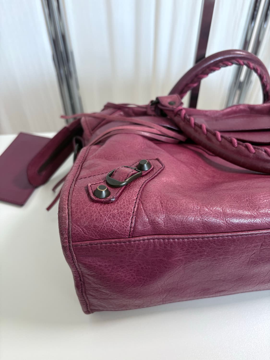 발렌시아가 시티 모터백 미디움 버건디 상품이미지4