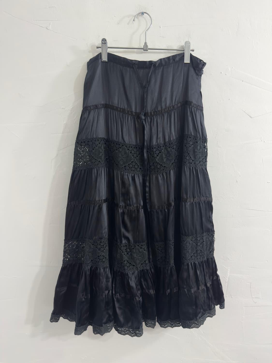 gracia lace detail glossy skirt 상품이미지2