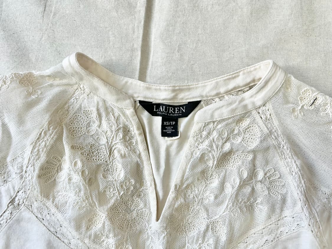 아이보리 레이스 디테일 티셔츠 상품이미지2