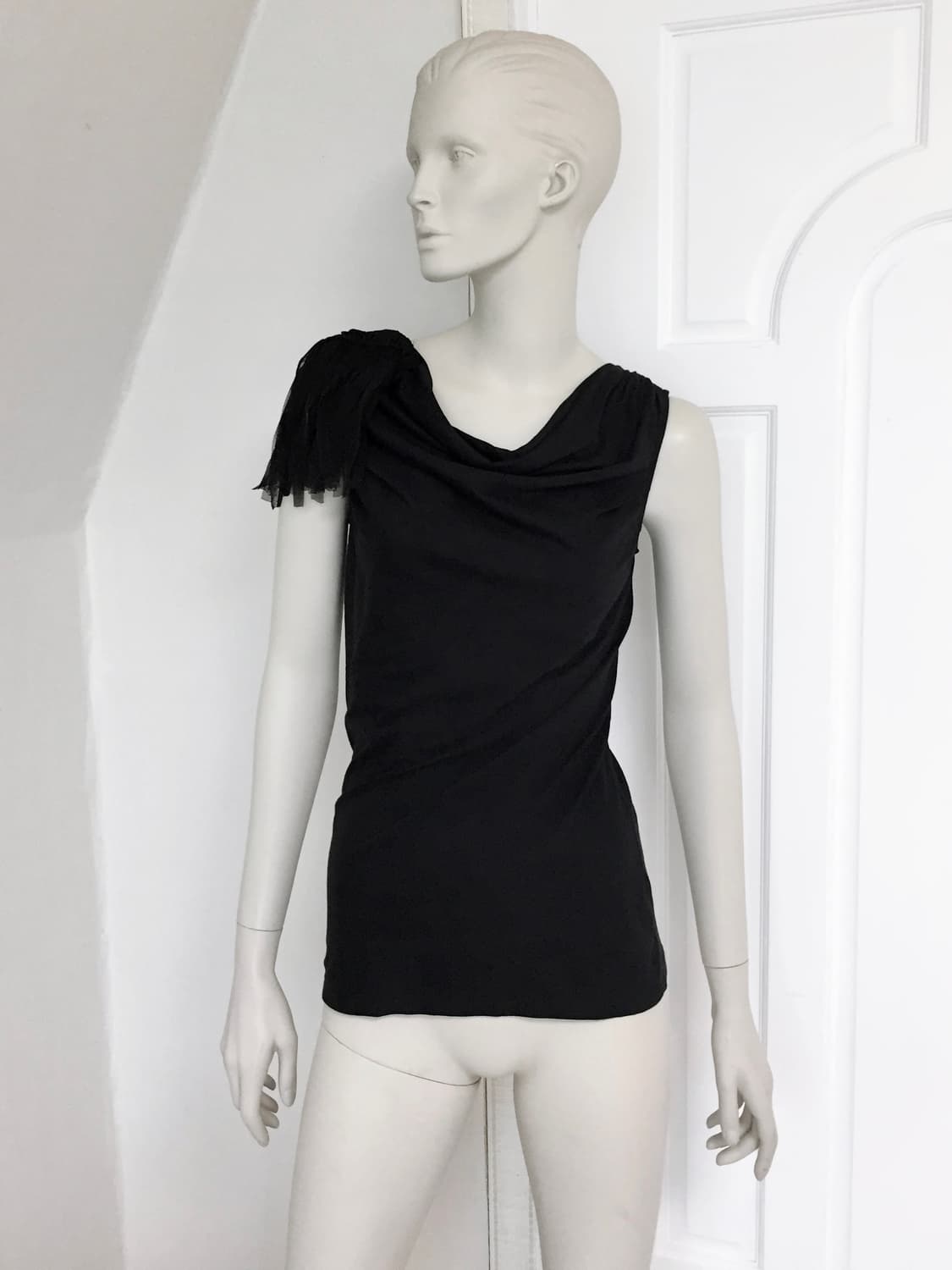 Gap Shoulder Point Sleeveless Top 상품이미지1