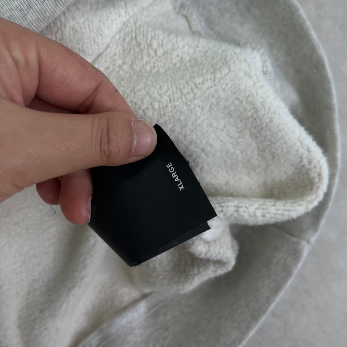 105 피오갓 에센셜 모나크 fg 로고 크림 후드티 상품이미지7