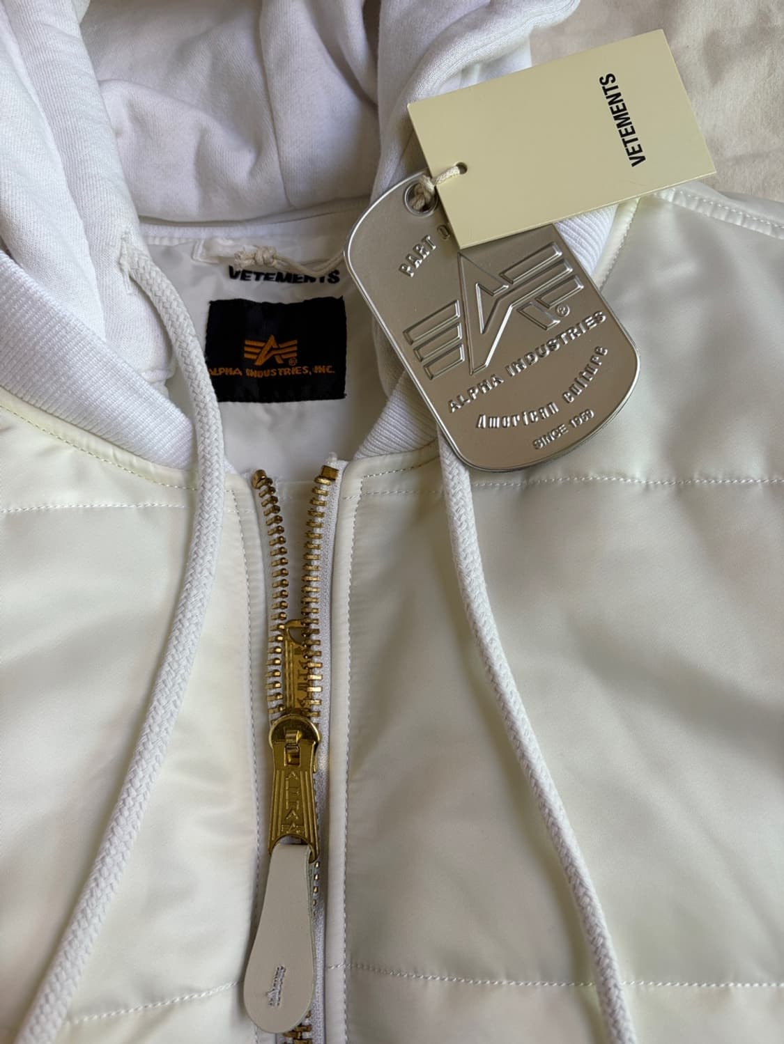 베트멍 x 알파 인더스트리 오버사이즈 후드 봄버 베스트 화이트 상품이미지2