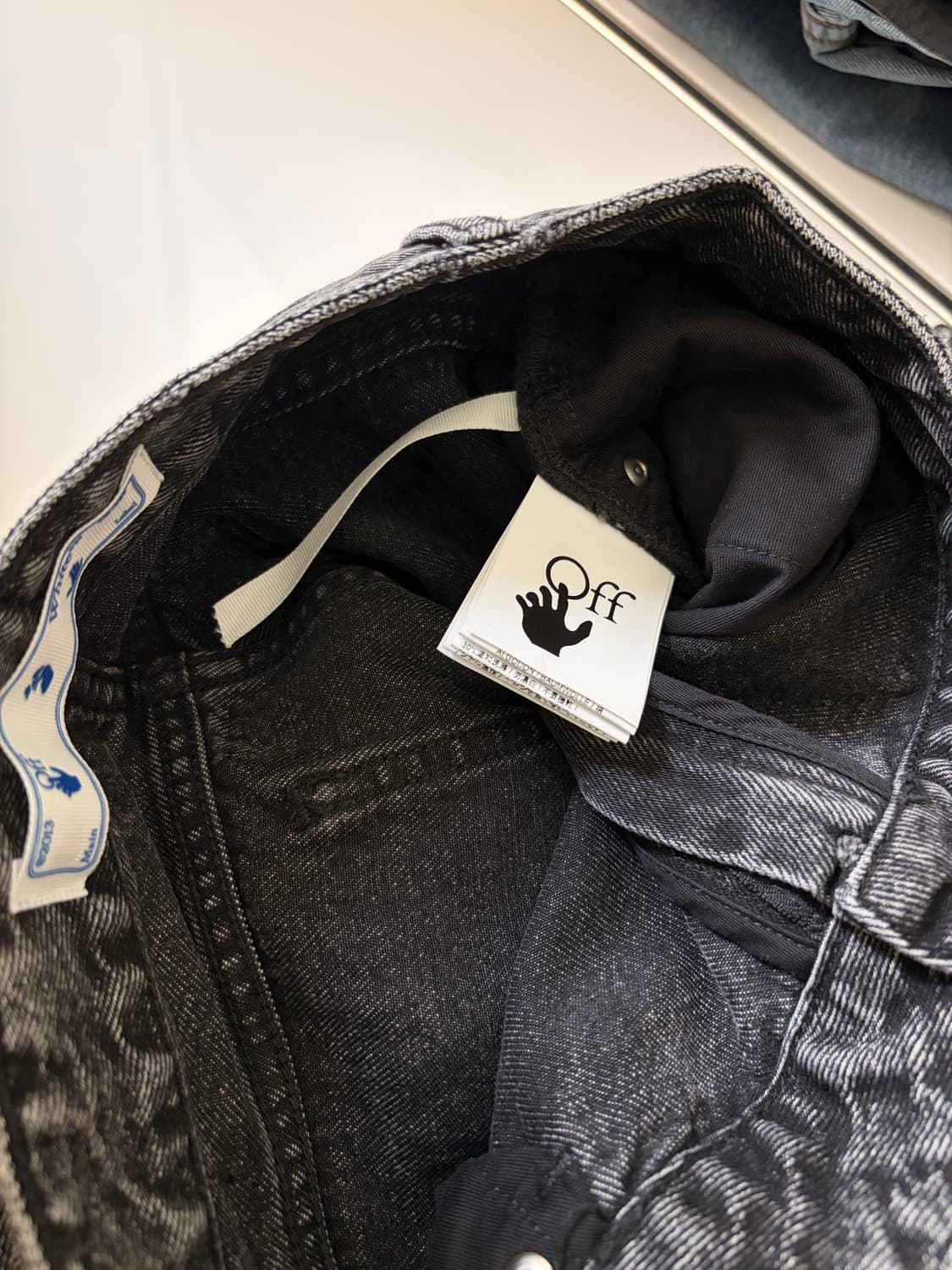 Off White 흑청 데님 상품이미지5