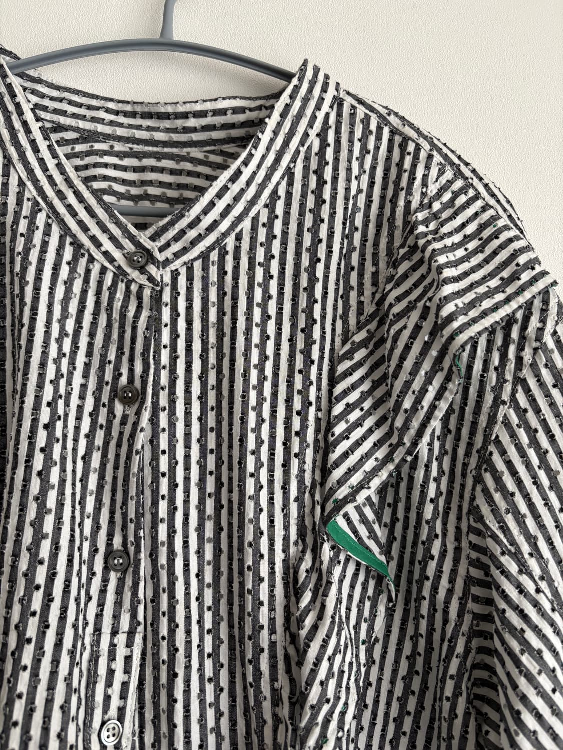 [SYSTEM] 시스템 스트라이프 러플 펀칭 블라우스 82(66) 상품이미지4