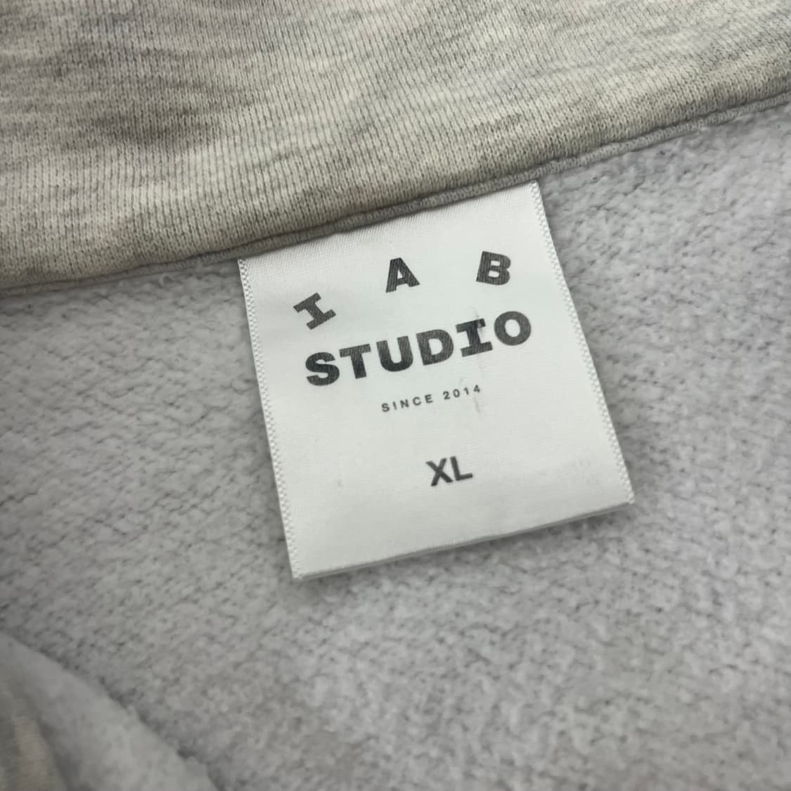 아이앱 스튜디오 하프 집업 라이트 그레이 상품이미지5