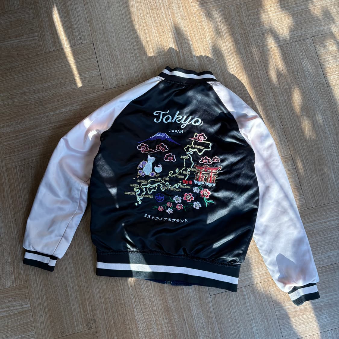 Adidas x Rita Ora 리버시블 벨벳 아시안 수베니어 자켓 상품이미지7