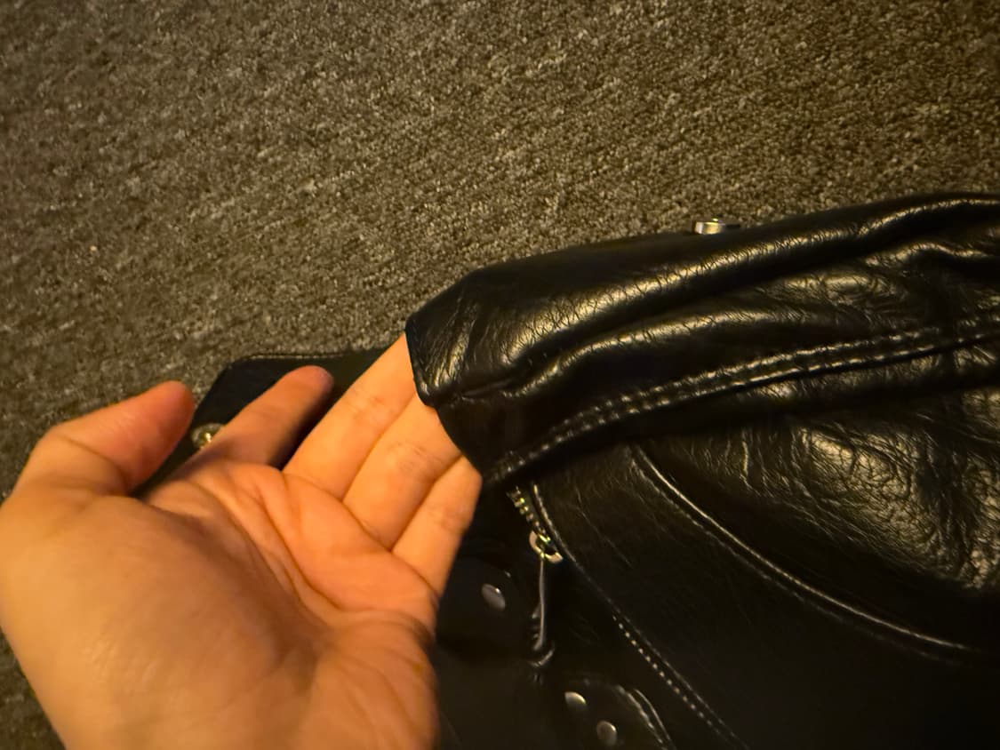 이우가마카라스 스터드레더 숄더백 / 블랙 상품이미지5