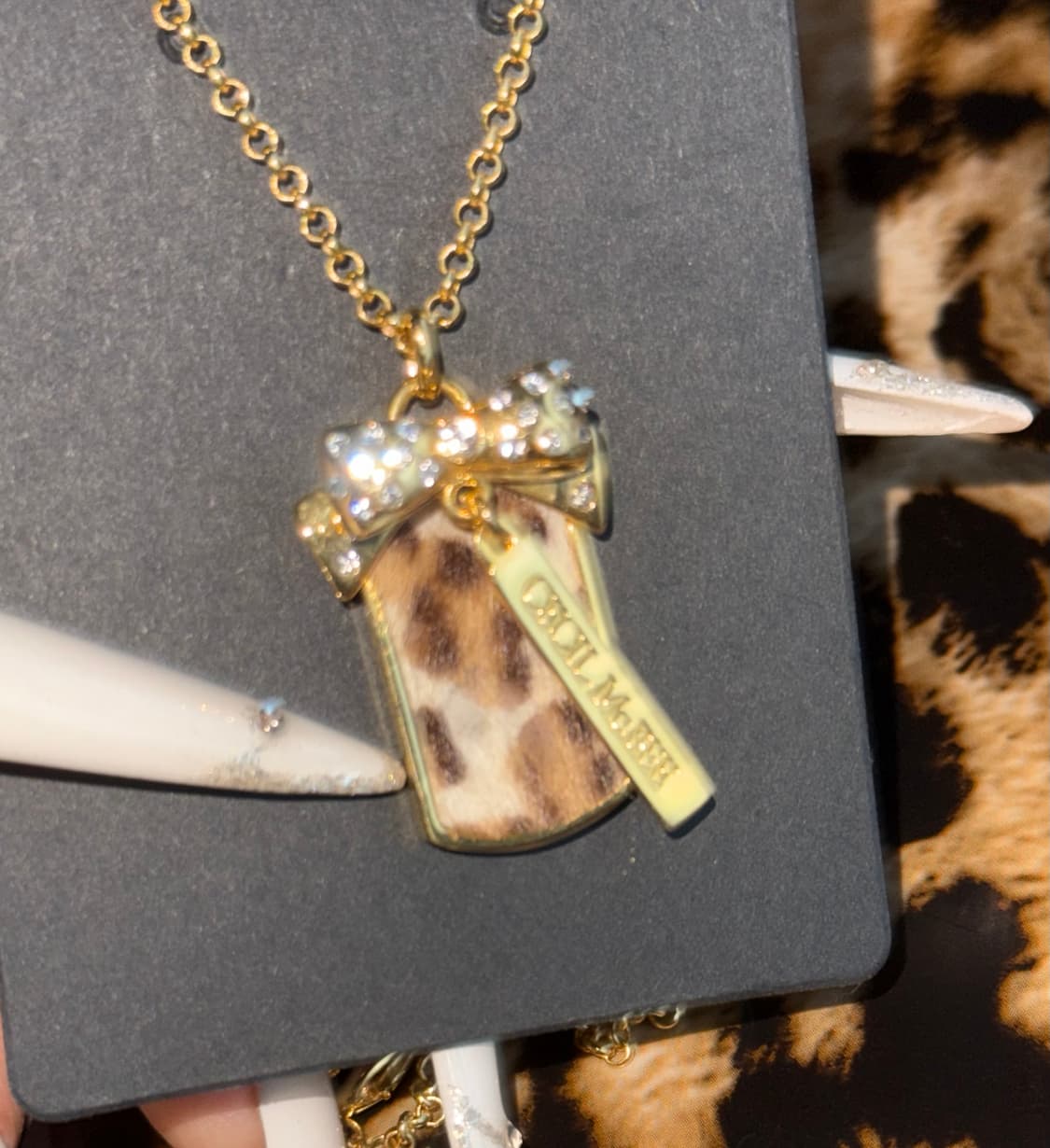 Cecil McBee 로고 레터링 갸루 호피 리본 큐빅 골드 목걸이 상품이미지3