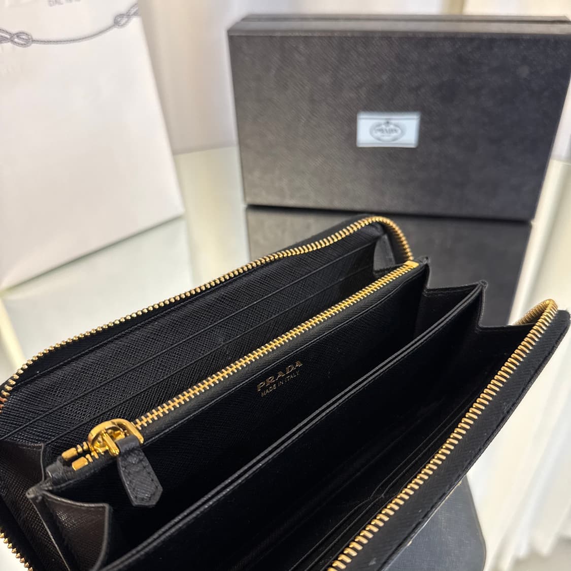 프라다 사피아노 레더 삼각로고 지퍼 장지갑 상품이미지5