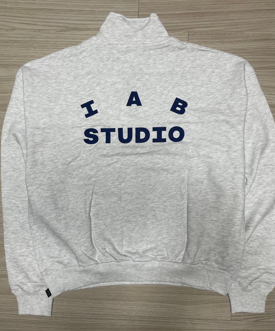 [새상품] 아이앱 스튜디오 하프 집업 그레이  상품이미지1