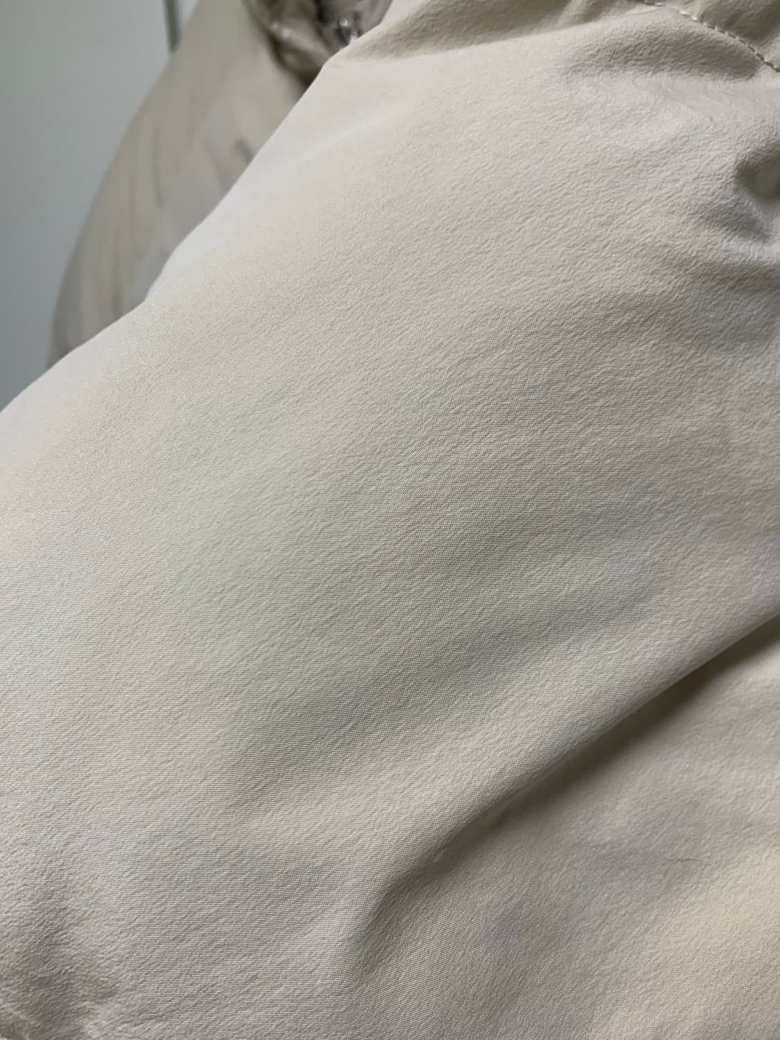 낫띵리튼 크롭드 스트링 푸퍼 자켓 숏패딩 포그 화이트 상품이미지3