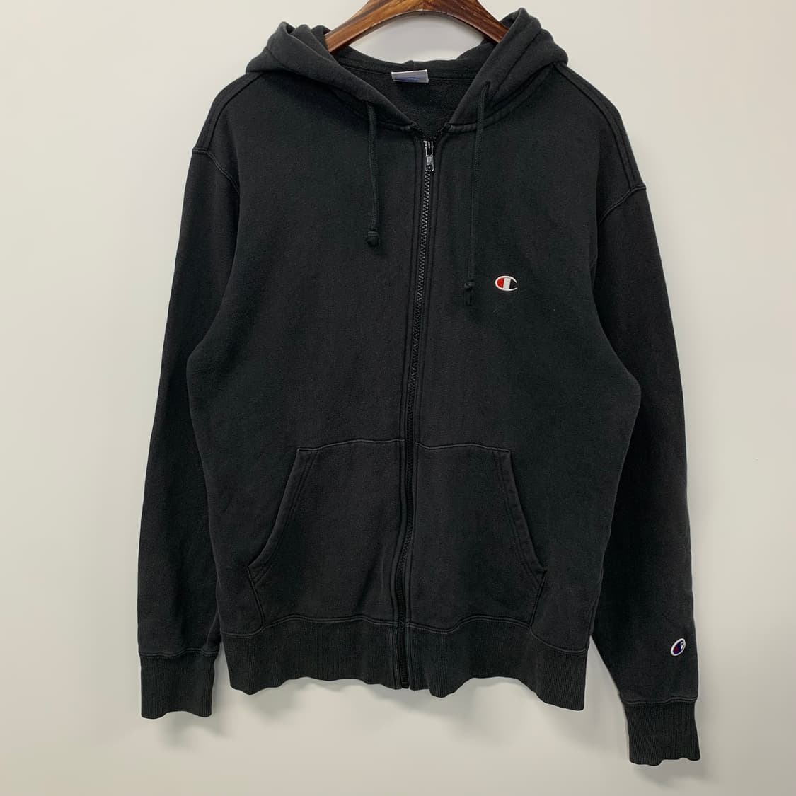 챔피온 자수로고 블랙 후드집업 상품이미지2