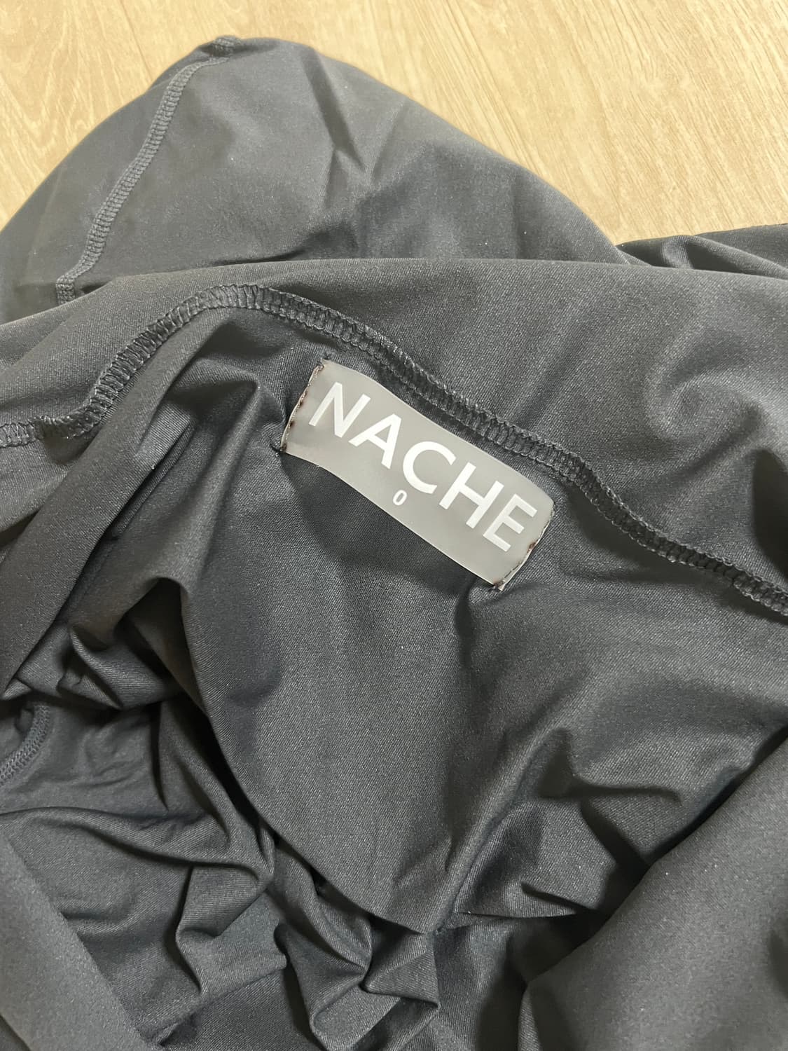 [새상품 / 택 미제거] NACHE 나체 드레이핑 롱 슬리브 상품이미지5