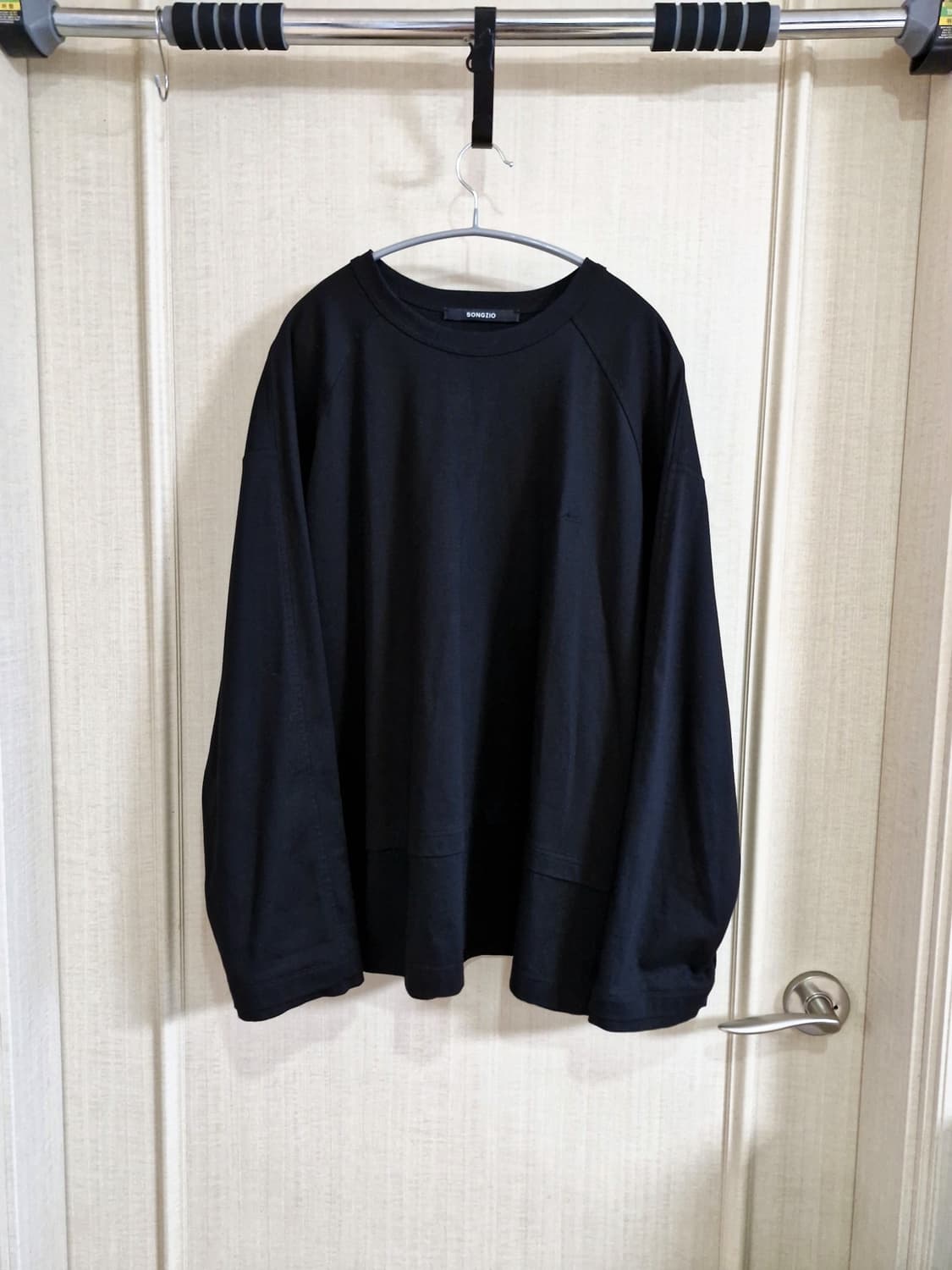 송지오 컬렉션 알렉산더 자수 롱슬리브 48 블랙 상품이미지2