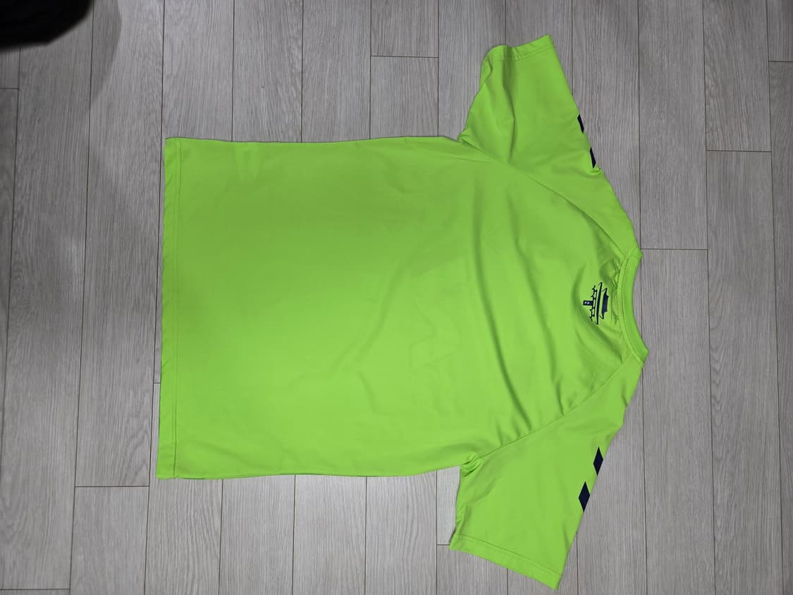 Hummel
험멜 전북 현대 25주년 유니폼 형광
 상품이미지3