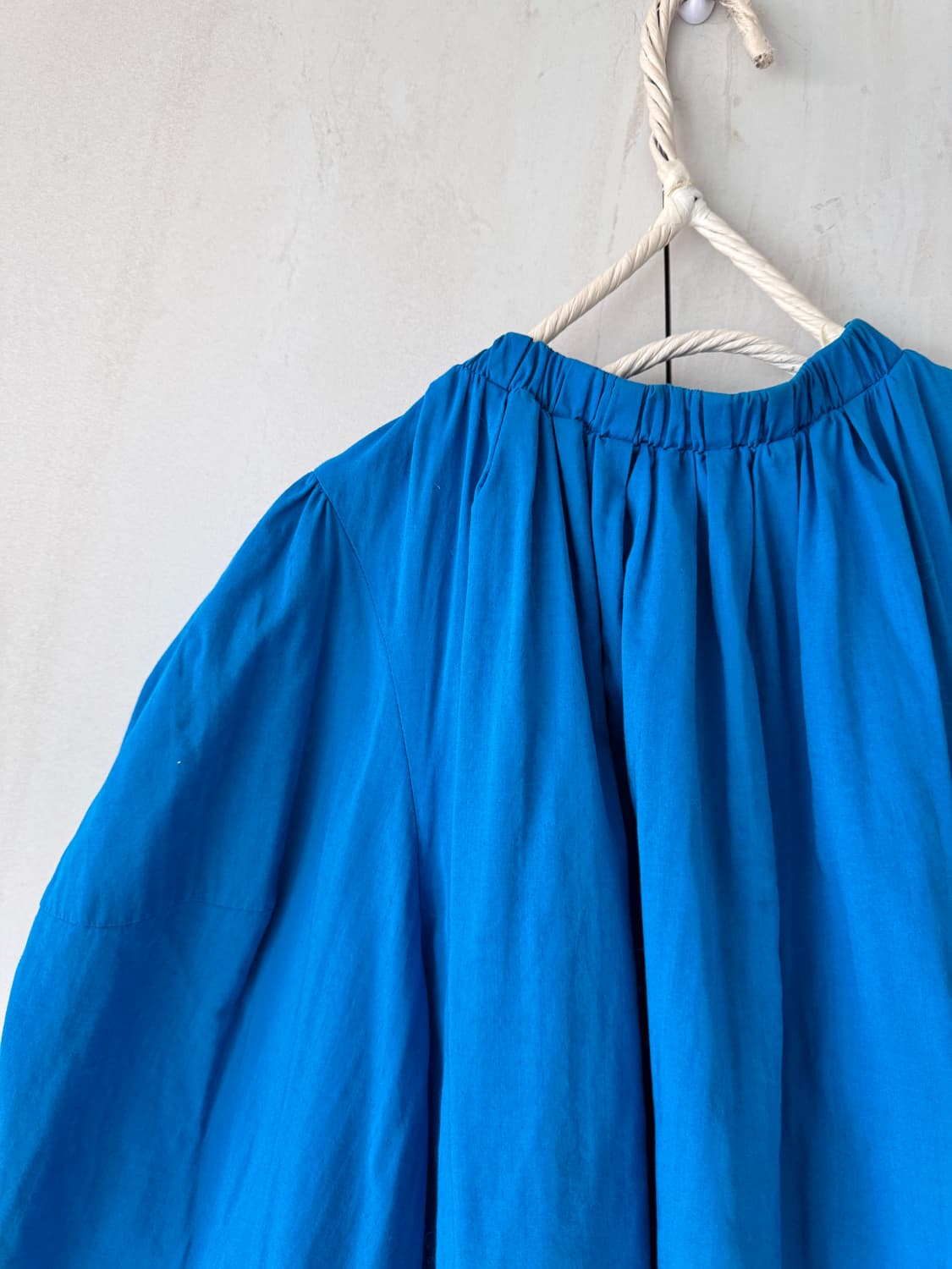 엔촐드 ENFOLD 블루 셔링 블라우스 38(55사이즈) 상품이미지4