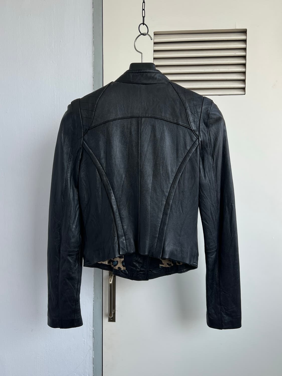 Structured Paneled Leather Jacket 상품이미지3