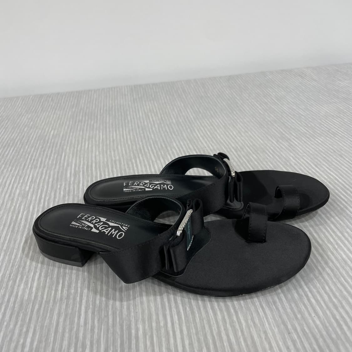 674) 페라가모 바라 보우 슬라이드 샌들 235mm 상품이미지1