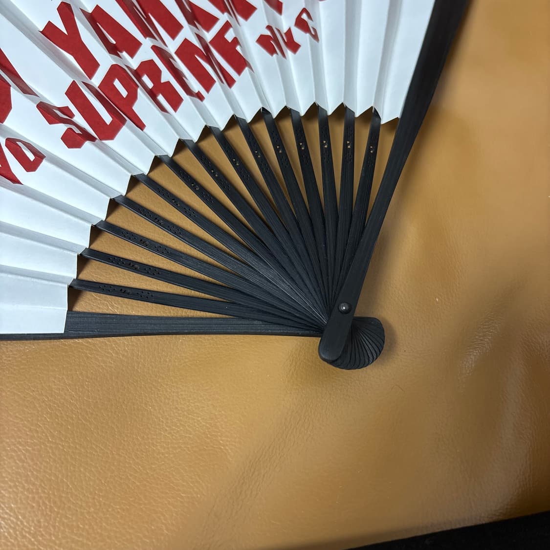 슈프림 요지 야마모토 콜라보 핸드 부채 화이트 25FW 상품이미지4