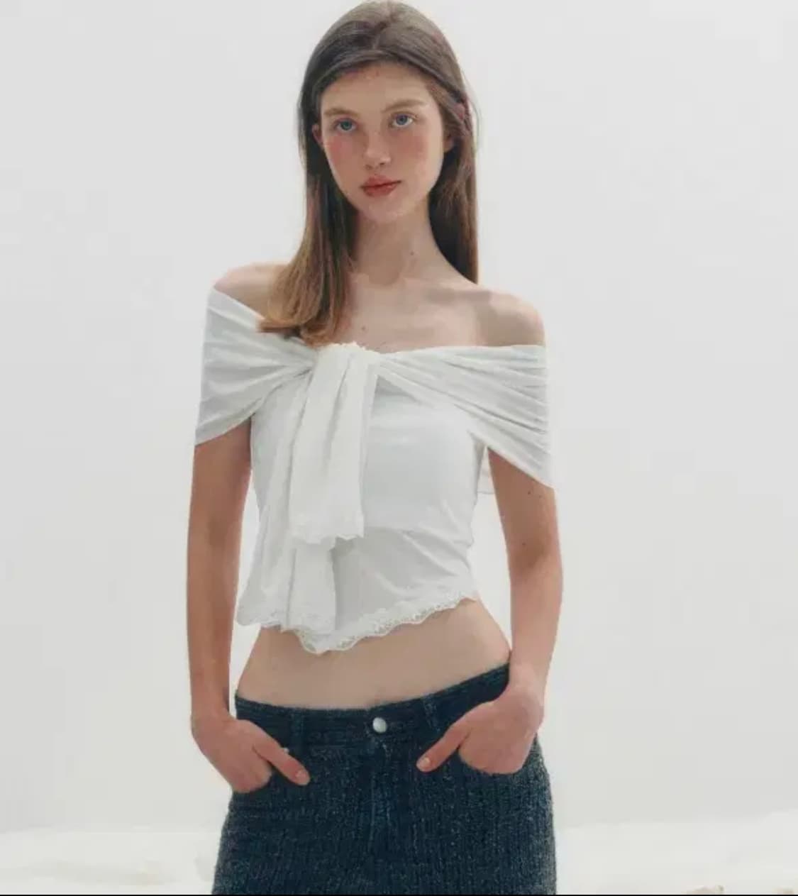 더티스 오프숄더 레이스 타이드 티셔츠 상품이미지1