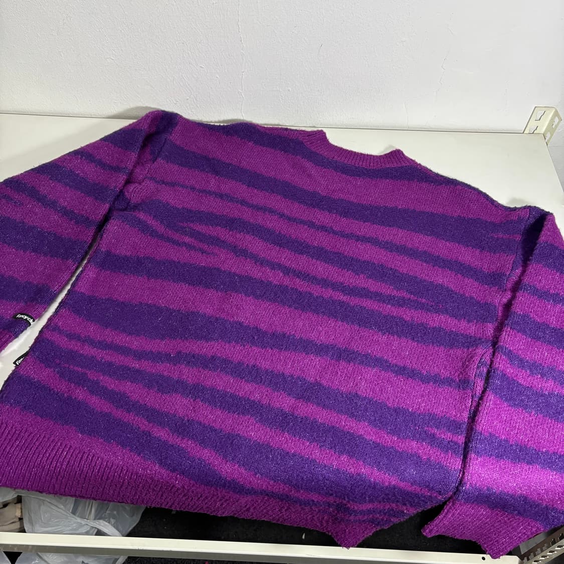 OS 팬시클럽 퍼플 루즈오버핏 라운드 보카시니트 상품이미지3