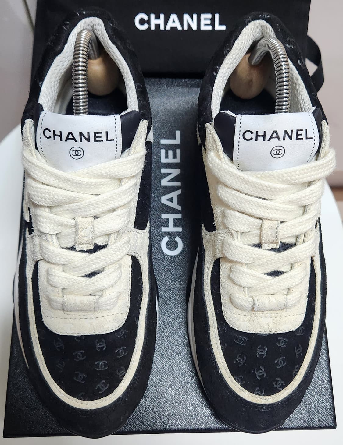 [정품] 샤넬 스니커즈 운동화 CC로고 카프스킨 프린티드 롤오버 36.5 상품이미지1