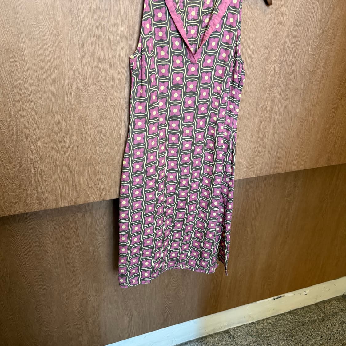막스앤코 슬리브리스 원피스 오픈 카라 플라워 패턴 디테일 핑크 k74 상품이미지4