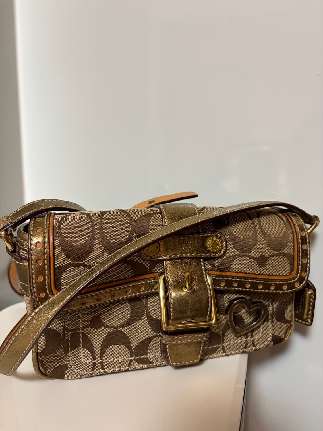 코치 시그니처 브라운 버클 숄더백 크로스백 상품이미지1