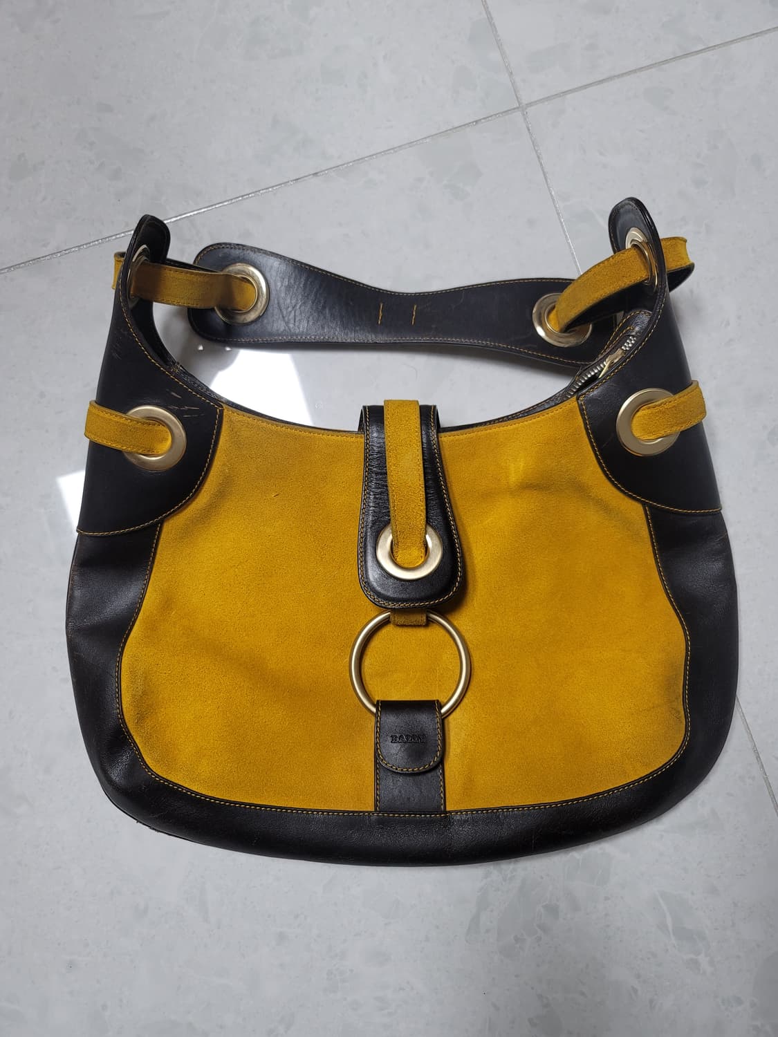 발리 여성 스웨이드+가죽 토트백 상태굿

 상품이미지1