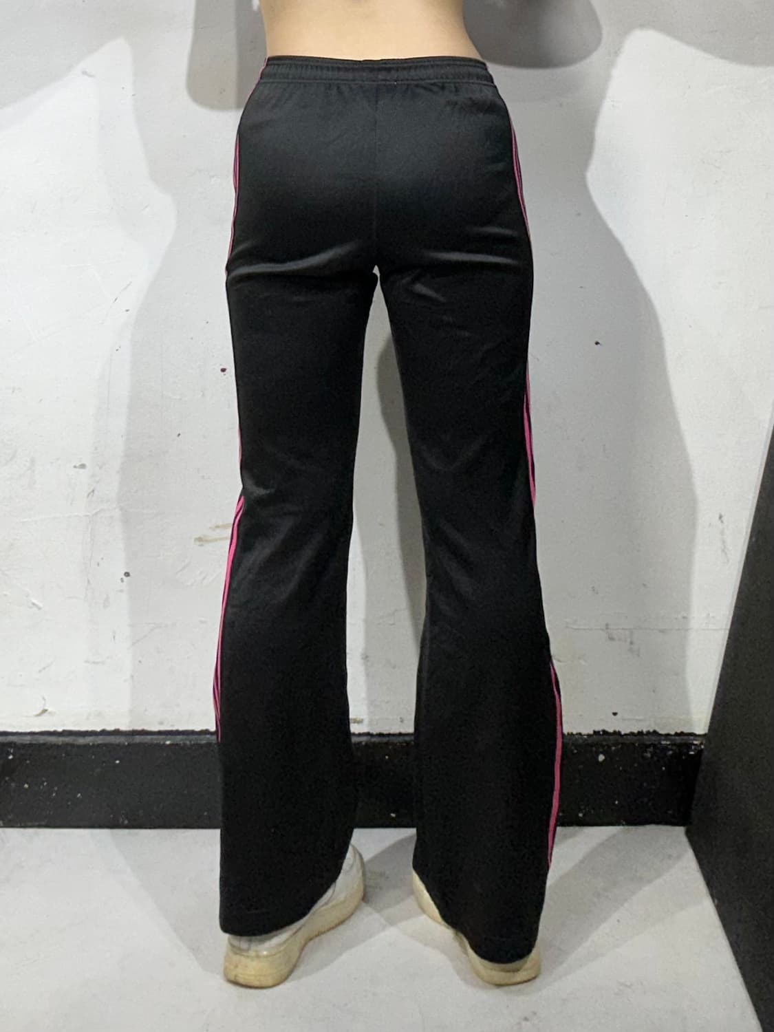 아디다스 블랙 핑크 삼선 와이드 부츠컷 추리닝 바지 트레이닝 팬츠  상품이미지3