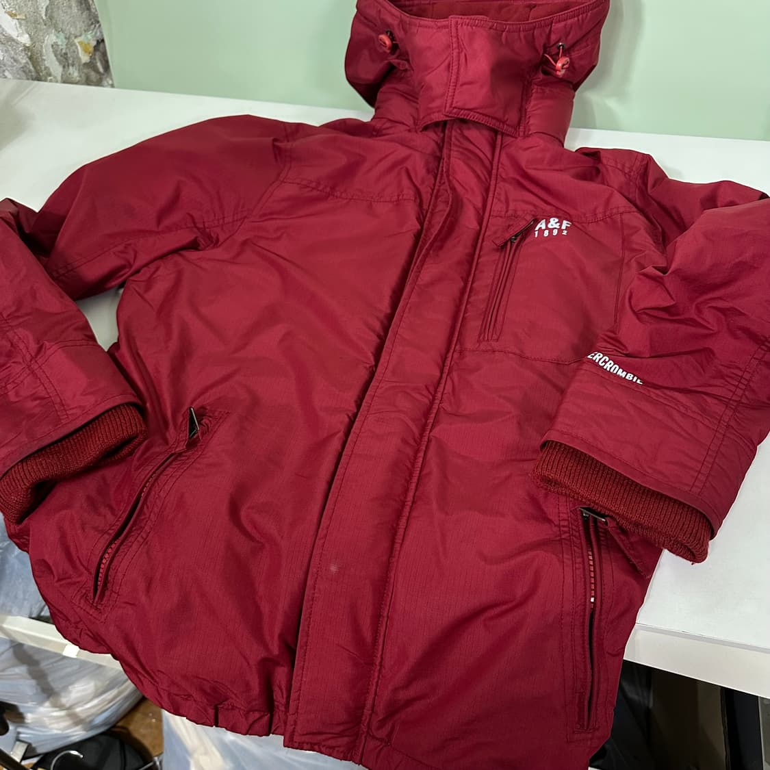 L 아베크롬비앤피치 딥레드 후드 나일론점퍼 상품이미지2
